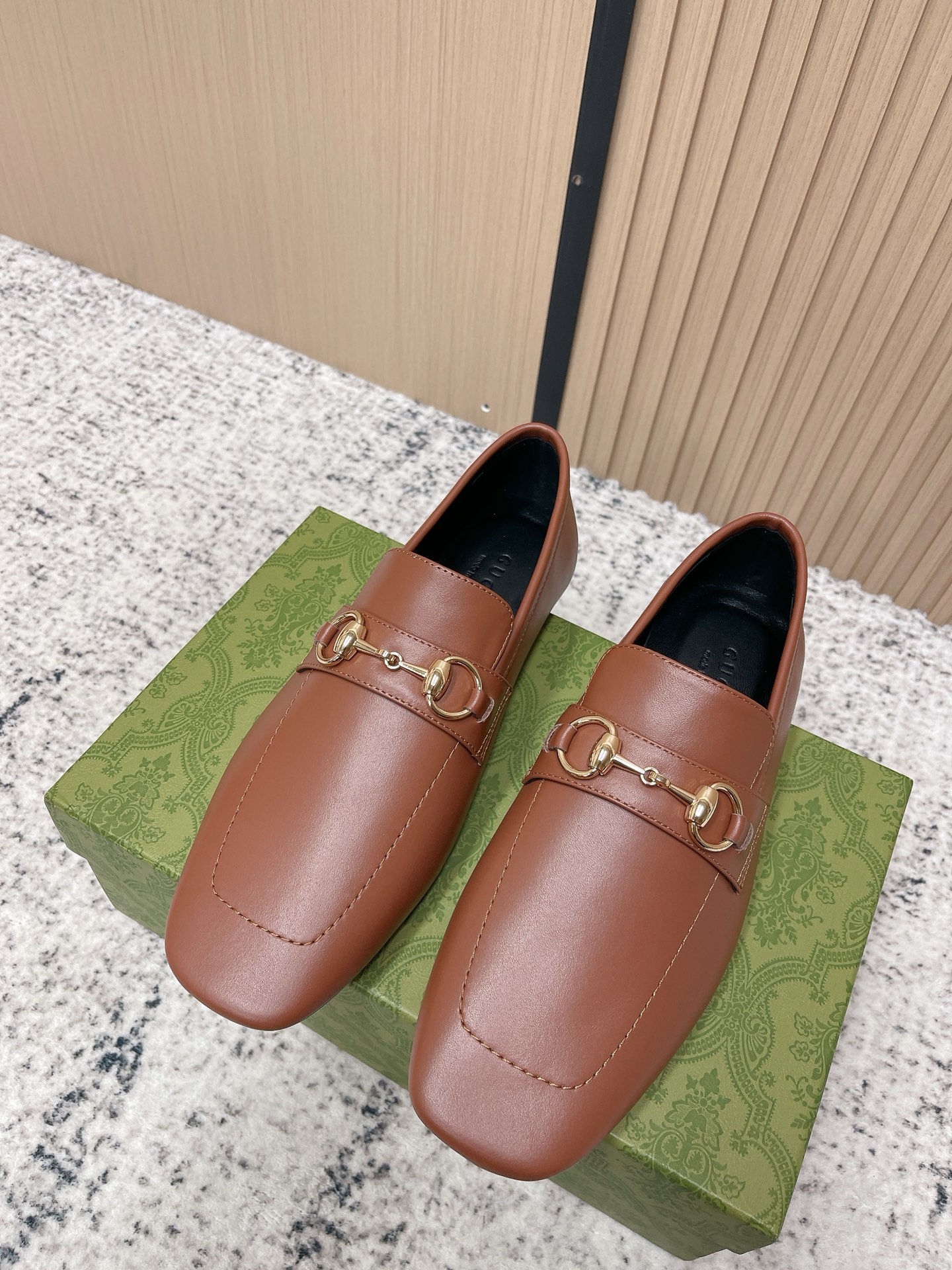 Gucci Jordann Unisex Leather Loafers in Brown