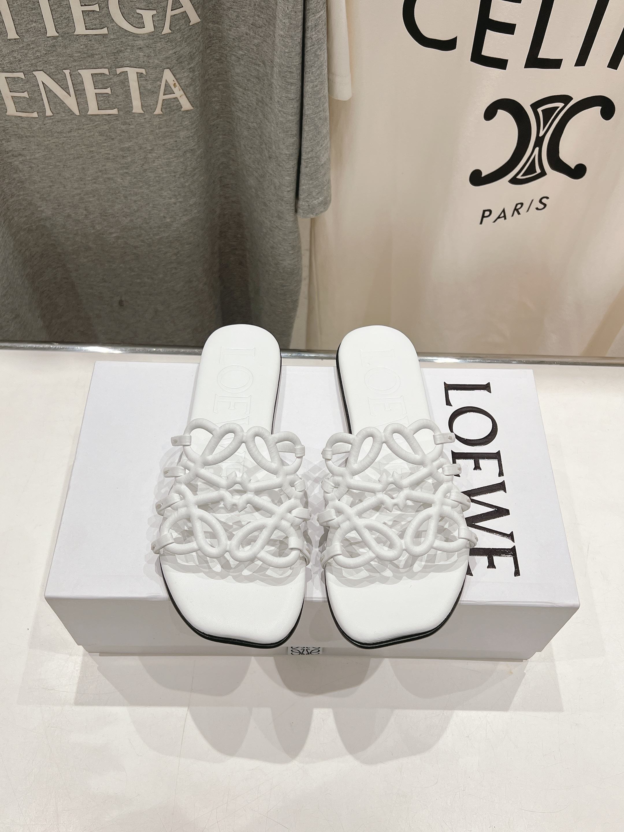 Loewe Anagram Cut-out Logo Patent & Calfskin Leather Open Toe Square Toe Flat Slides Sandals - KAIROO