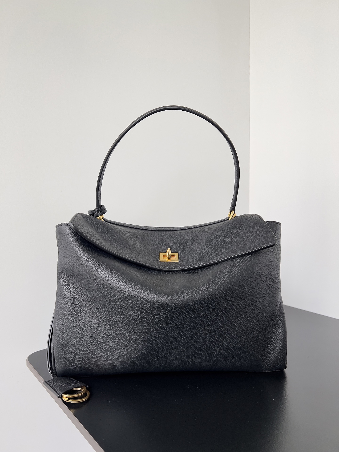 𝐁alenciaga Women's Rodeo Handbag Medium Bag in Black
