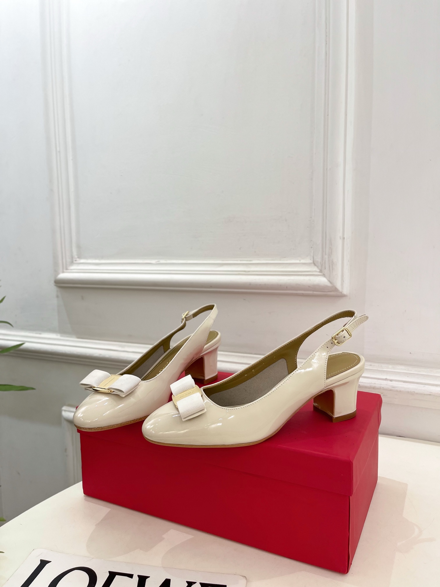 Ferragamo Shiny Leather Slingback