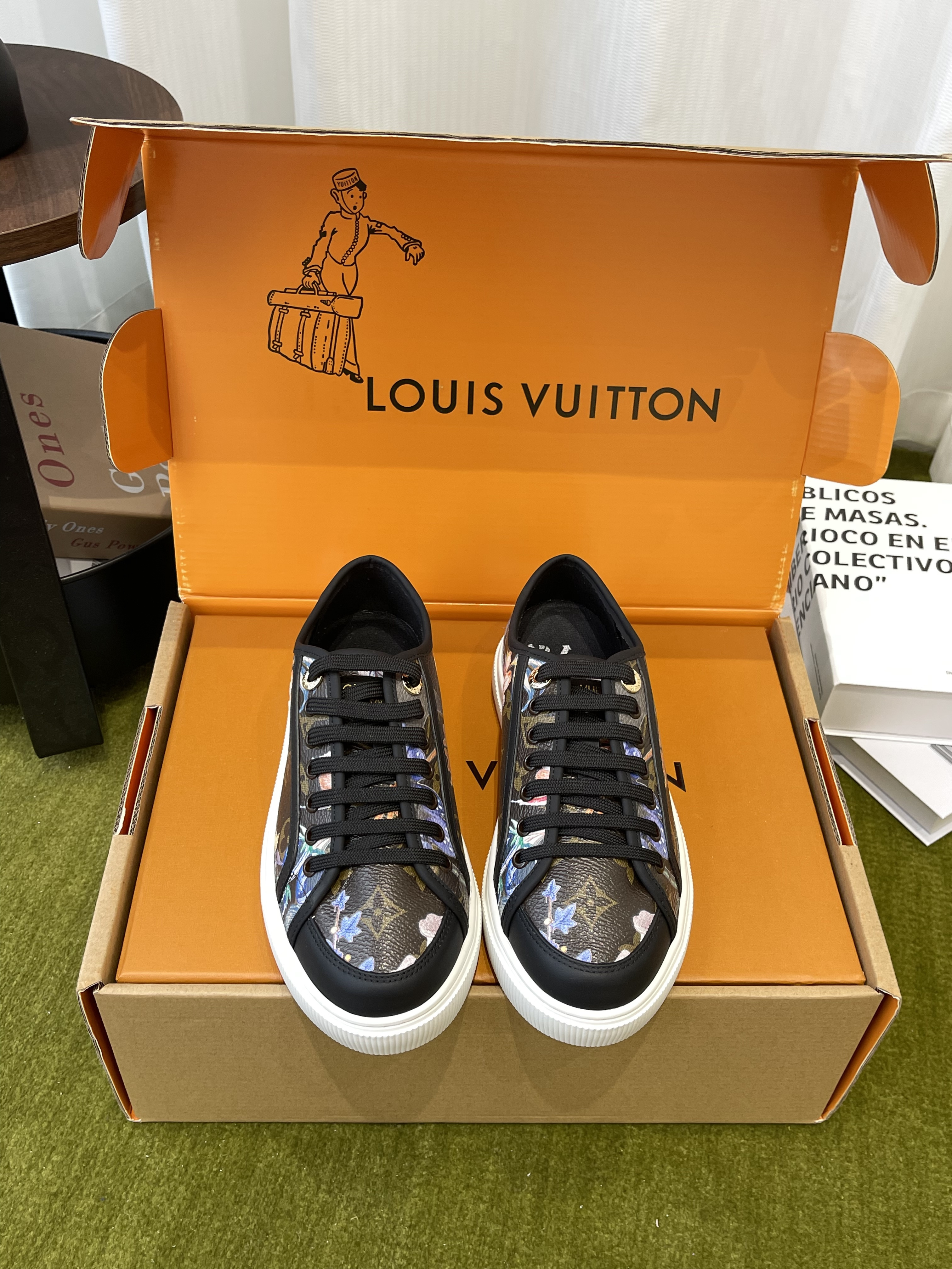 LV Women's Lagoon Sneaker