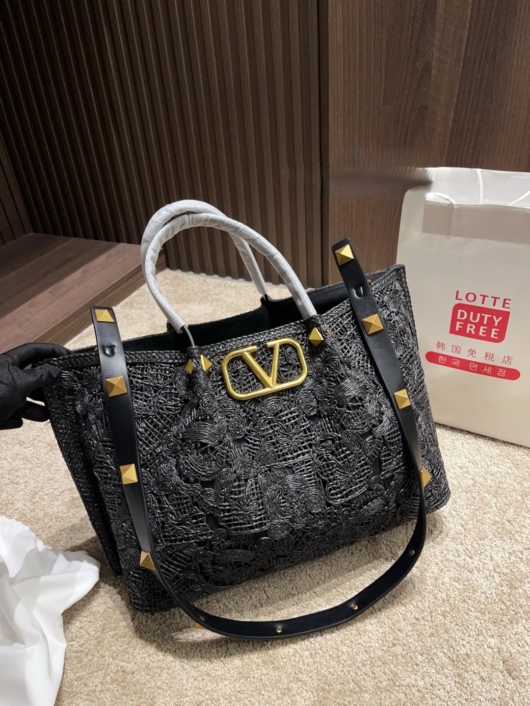 Valentino VLogo Signature Black Embroidered Raffia-Effect Roman Stud Strap Coin Pouch Shoulder Tote Bag - KAIROO