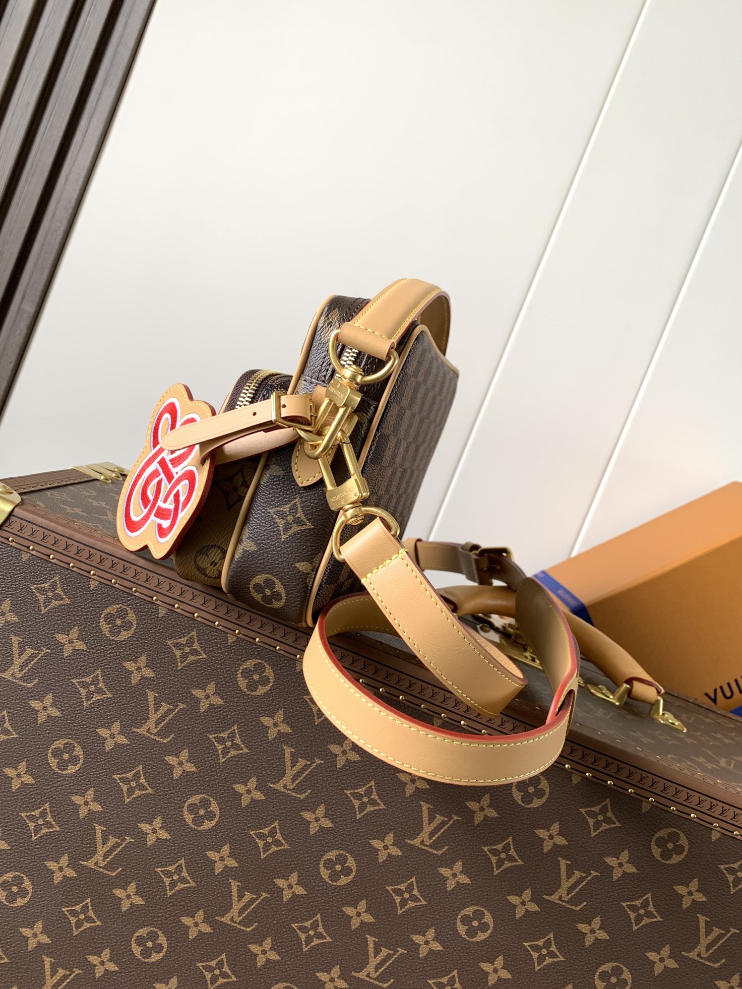 LV Men's Collection Bag M26068 Nil cross-body bag