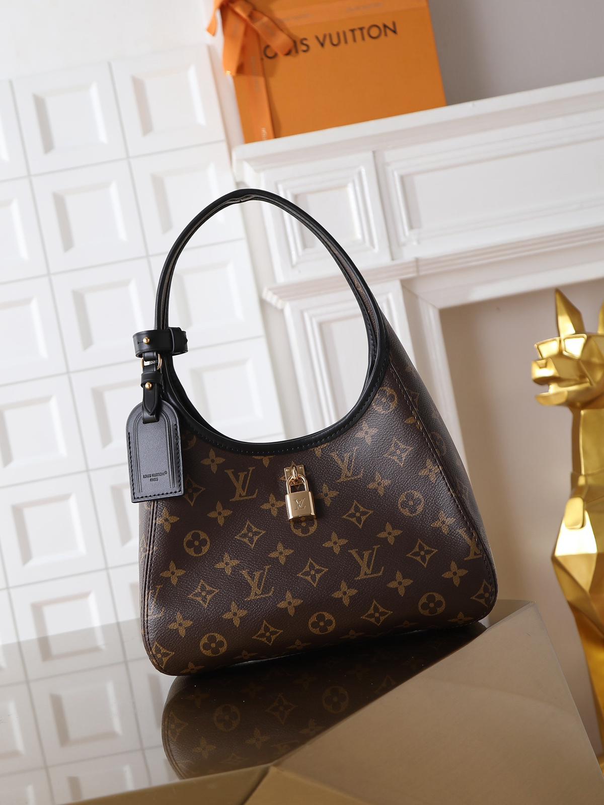 Louis Vuitton LV classic printed tote bag