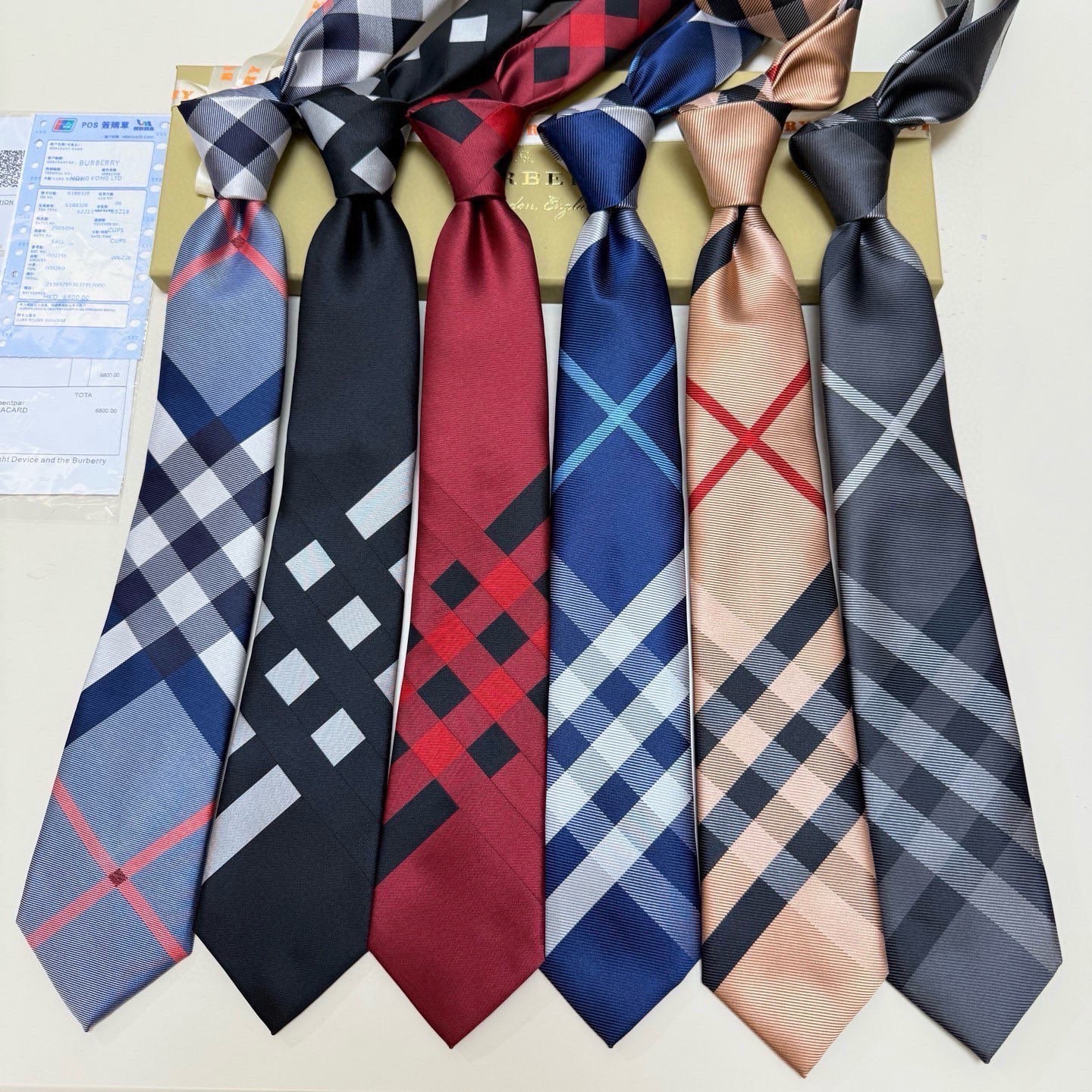 Burberry Classic British Check Silk Tie - Essential Business Accessory - KAIROO