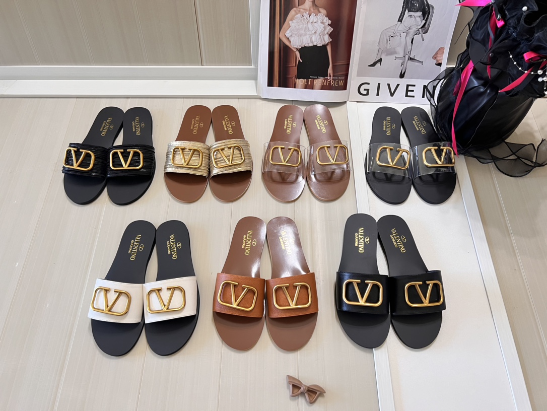 Valentino Garavani Gold VLogo Grained / Patent Leather / PVC Open Toe Flat Slippers - KAIROO