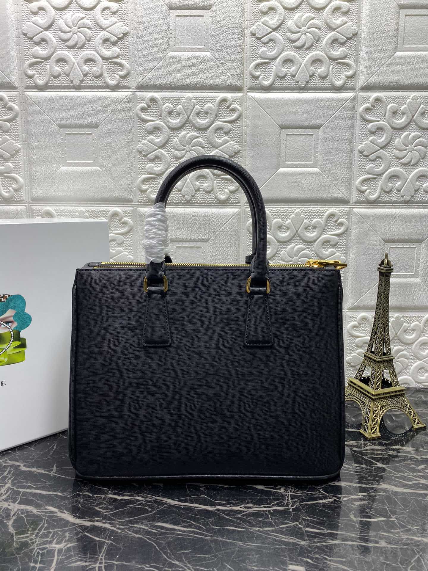 Prada GALLERIA 32 BAG IN BLACK SAFFIANO LEATHER