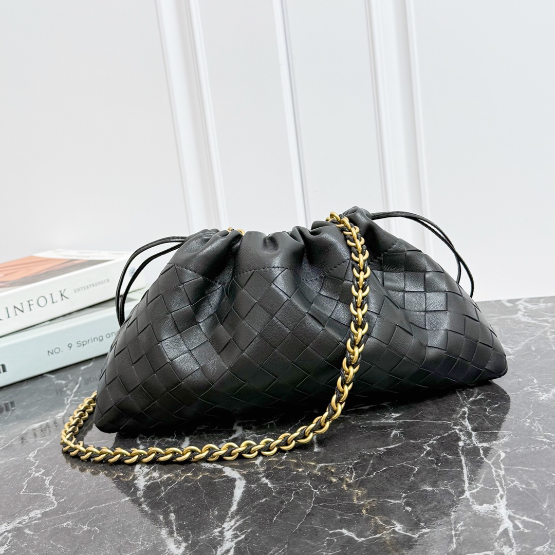 Bottega Veneta Dustbag Notte in Black Intrecciato leather