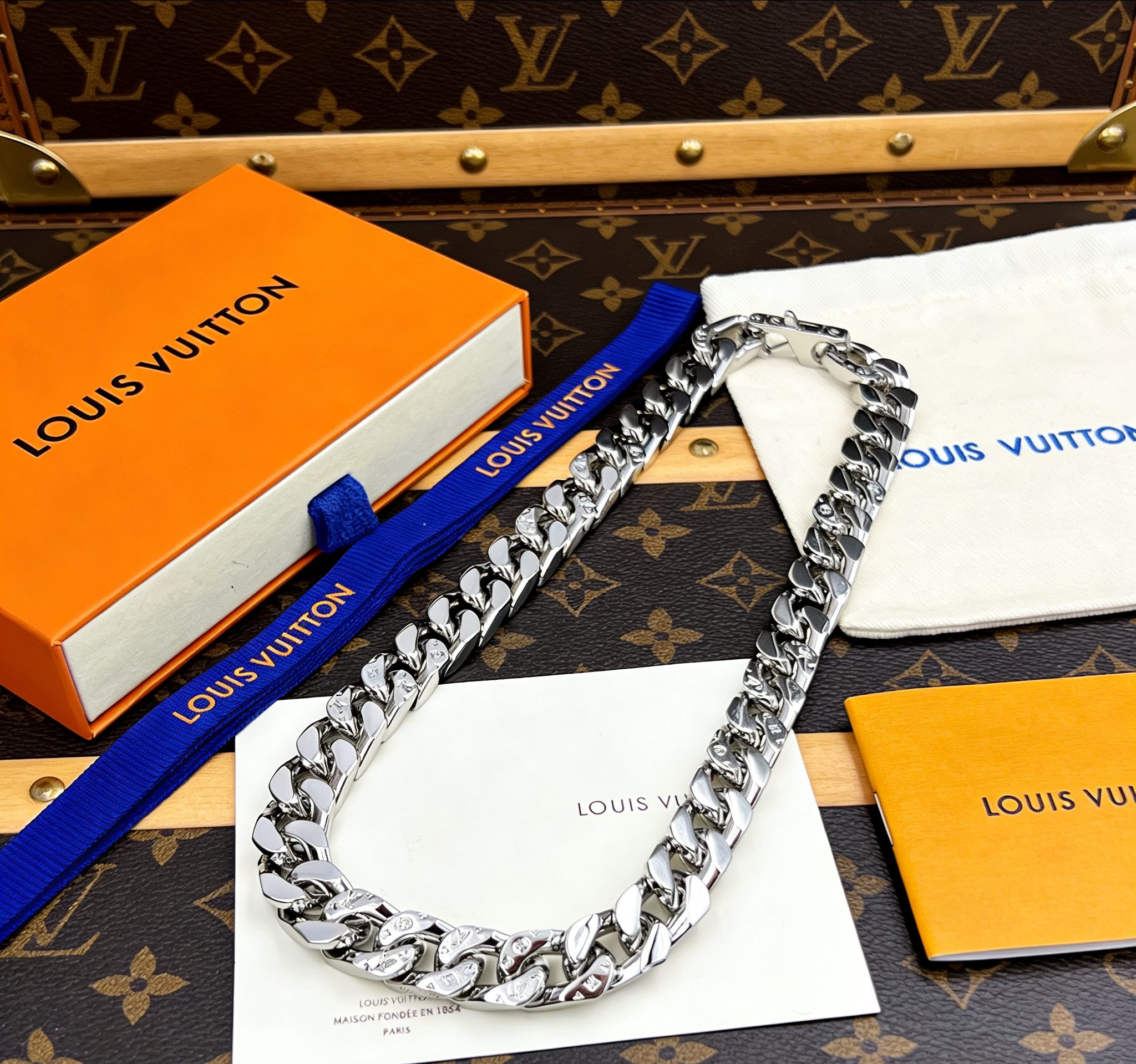 LV Men's Fashion Necklace 50cm