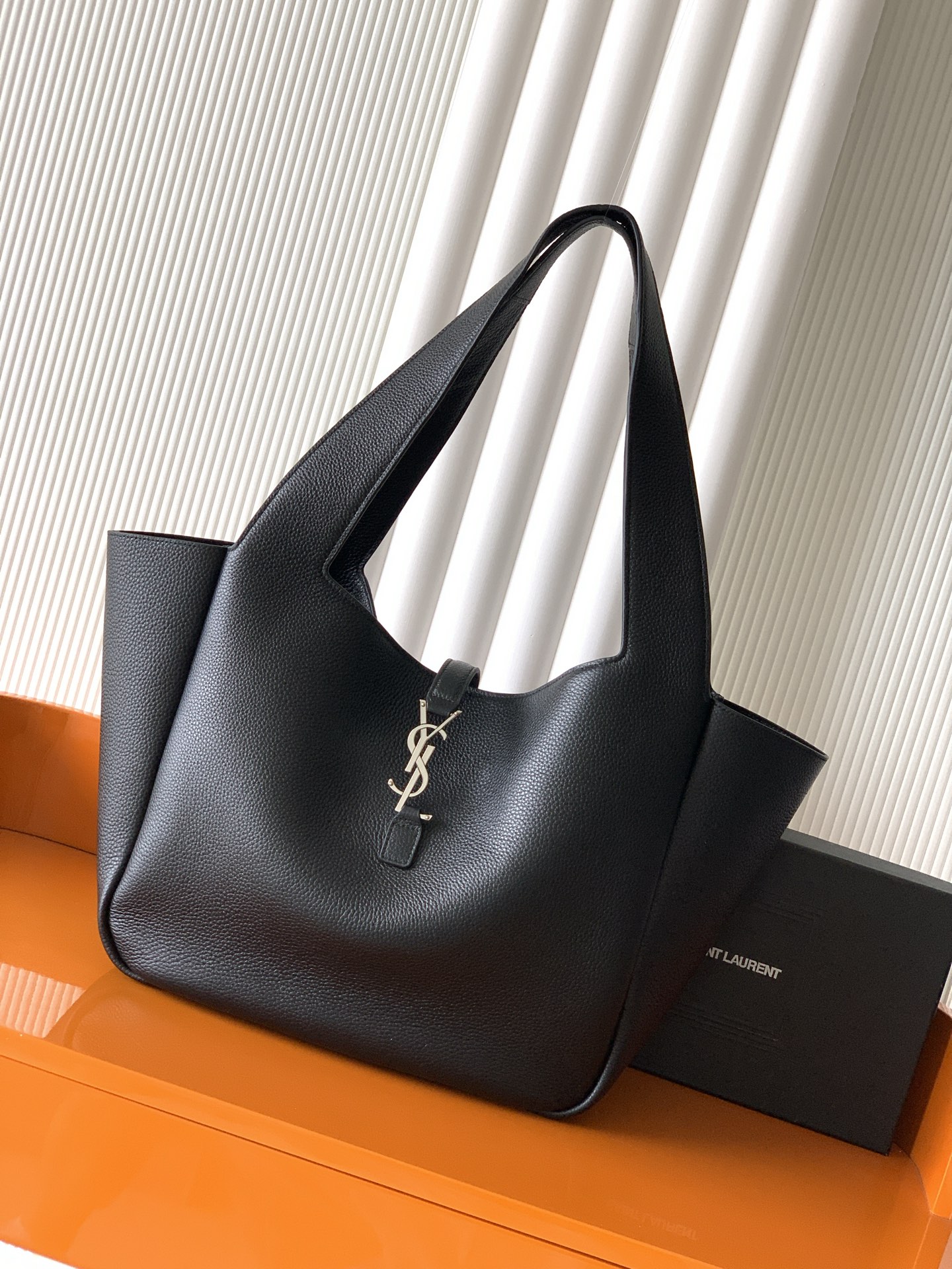 Saint Laurent Black Grained Calfskin LE 5 À 7 Large Tote 763435