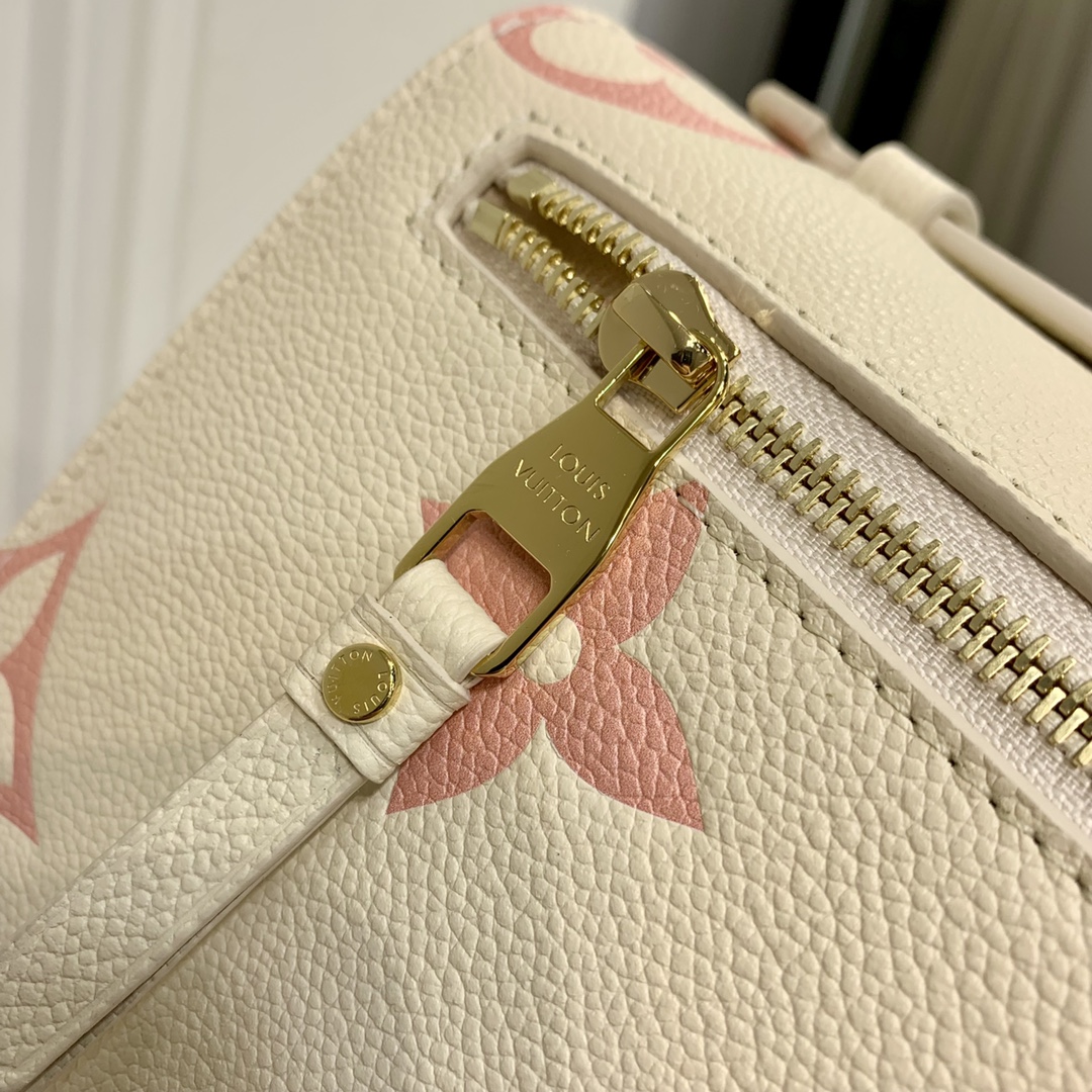 Louis Vuitton LV Pochette Metis M45573