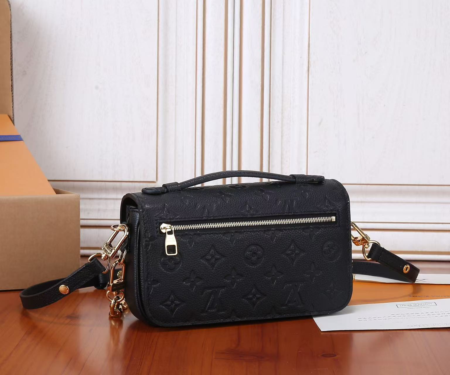 Louis Vuitton lv Pochette Métis East West Handbag