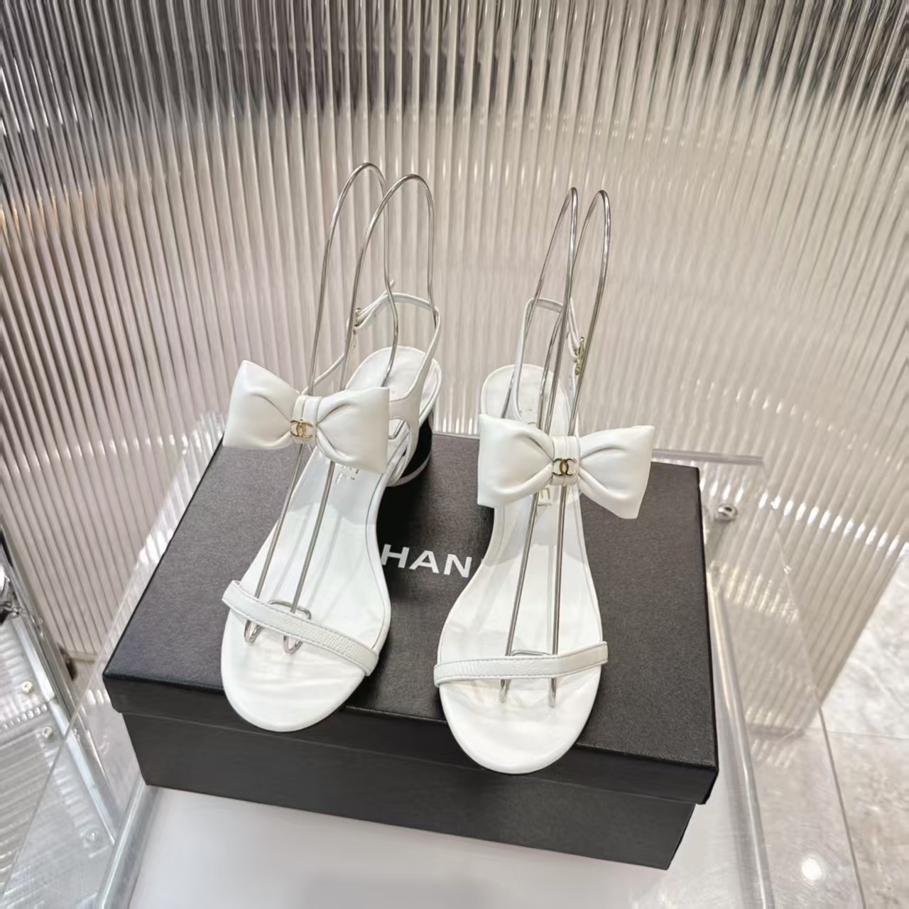 Chanel White Leather Sandals with Bow Mules Block Heel - KAIROO