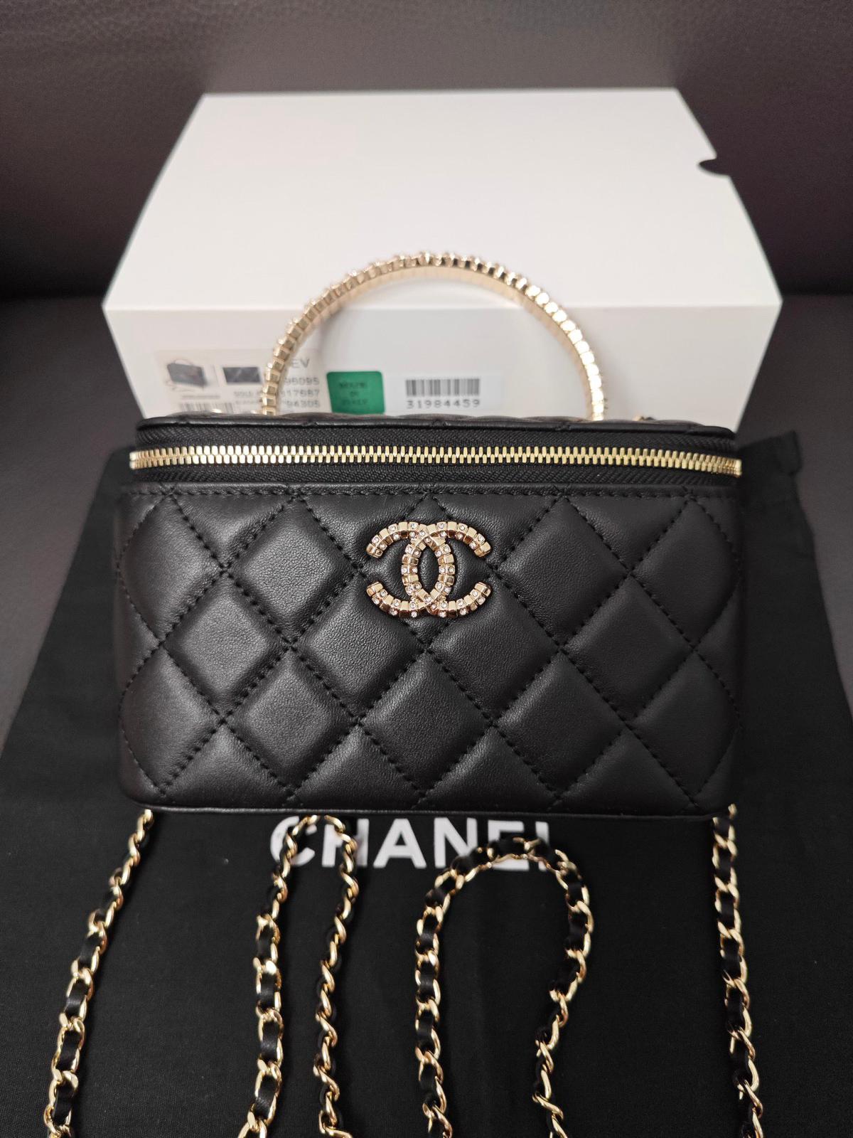 Chanel 2025 New Fashion Diamond Handle Makeup Box Bag Cosmetic Case
