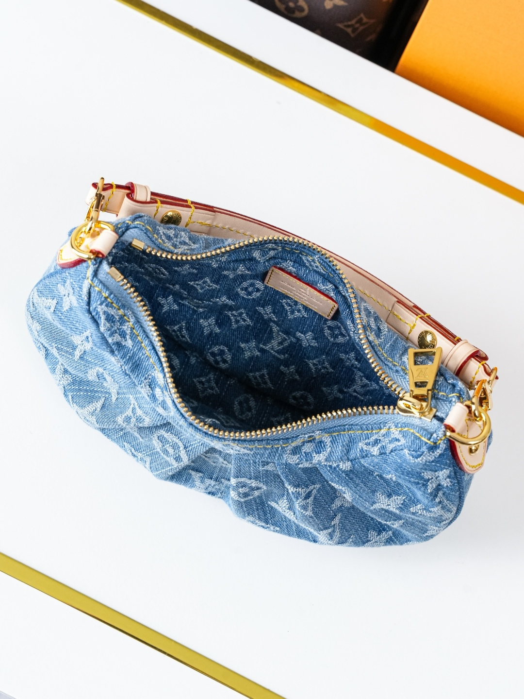 Louis Vuitton Pochette Valley handbag