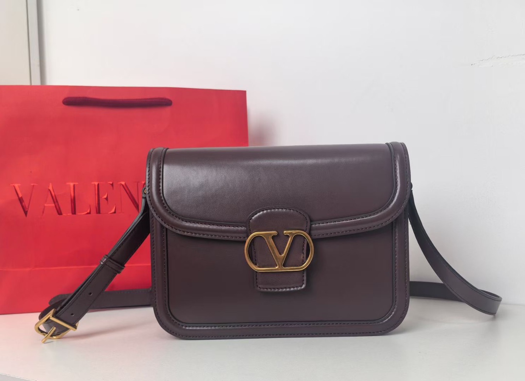 Valentino Garavani 9T05 Shoulder Bag in Smooth Calfskin-Chocolate