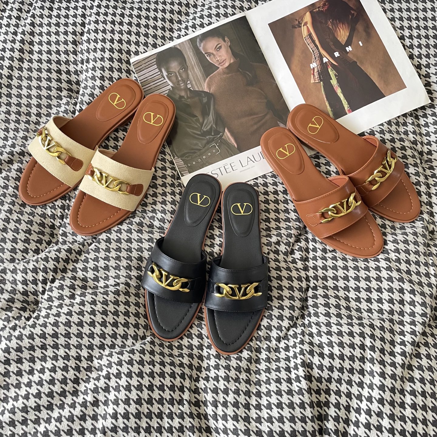 Valentino Garavani VLogo Gold Chain Link Leather Slide Sandals - KAIROO