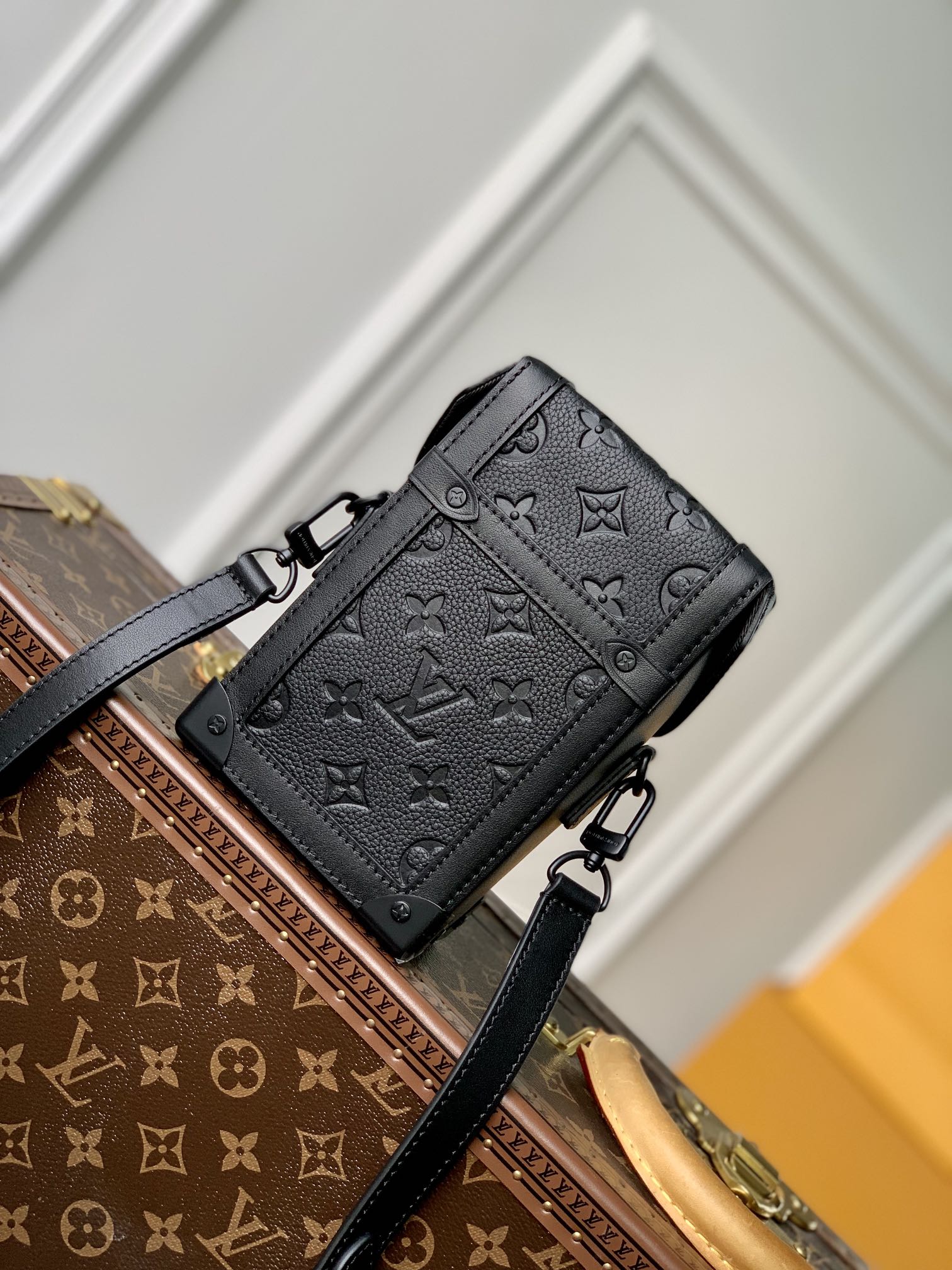 Louis Vuitton LV Vertical Trunk Wearable Wallet M82070