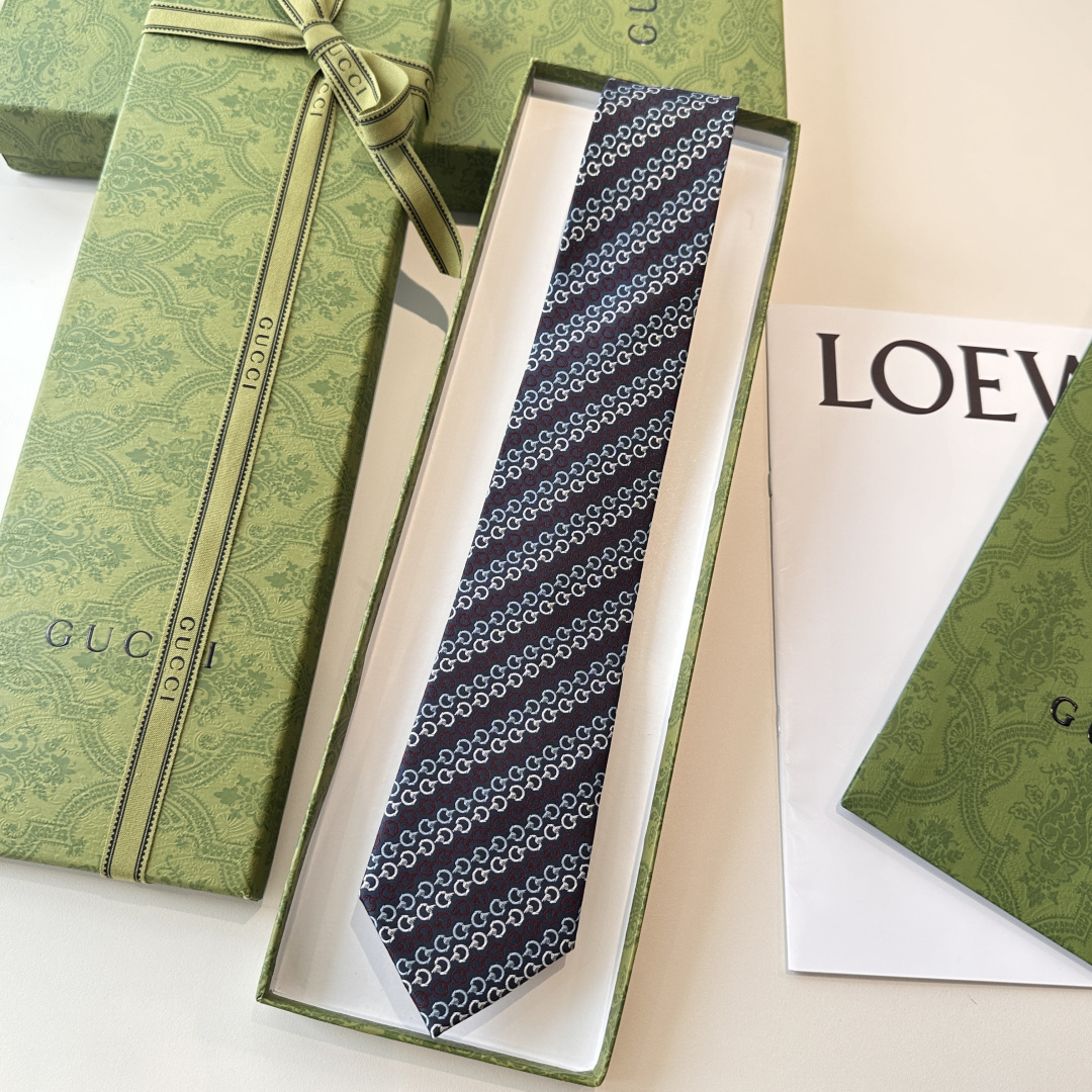 Gucci Classic Interlocking G Twill Silk Tie - Essential Business Accessory - KAIROO