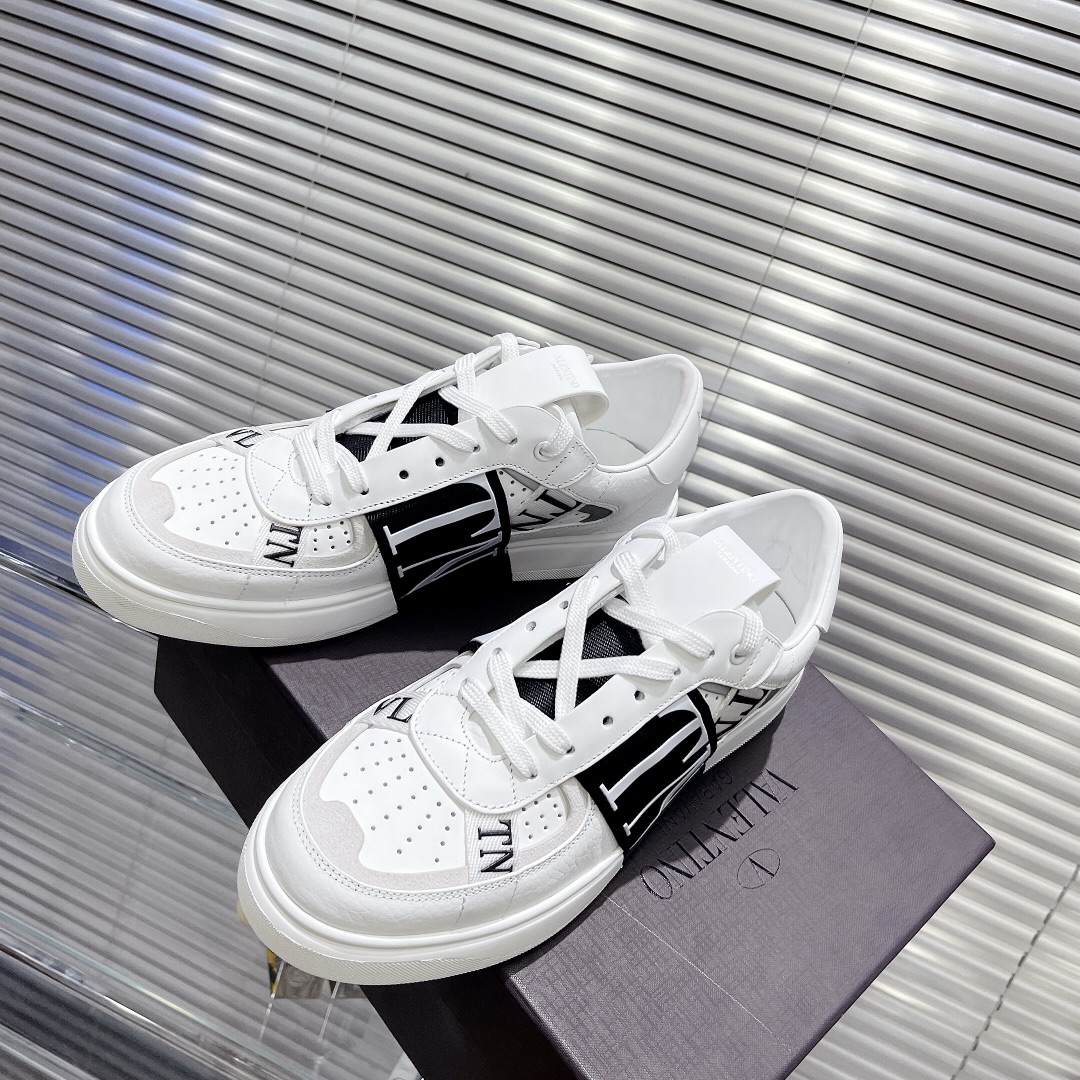 Valentino Garavani White Grained Leather White Logo Ribbon VL7N Low Top Sneakers - KAIROO