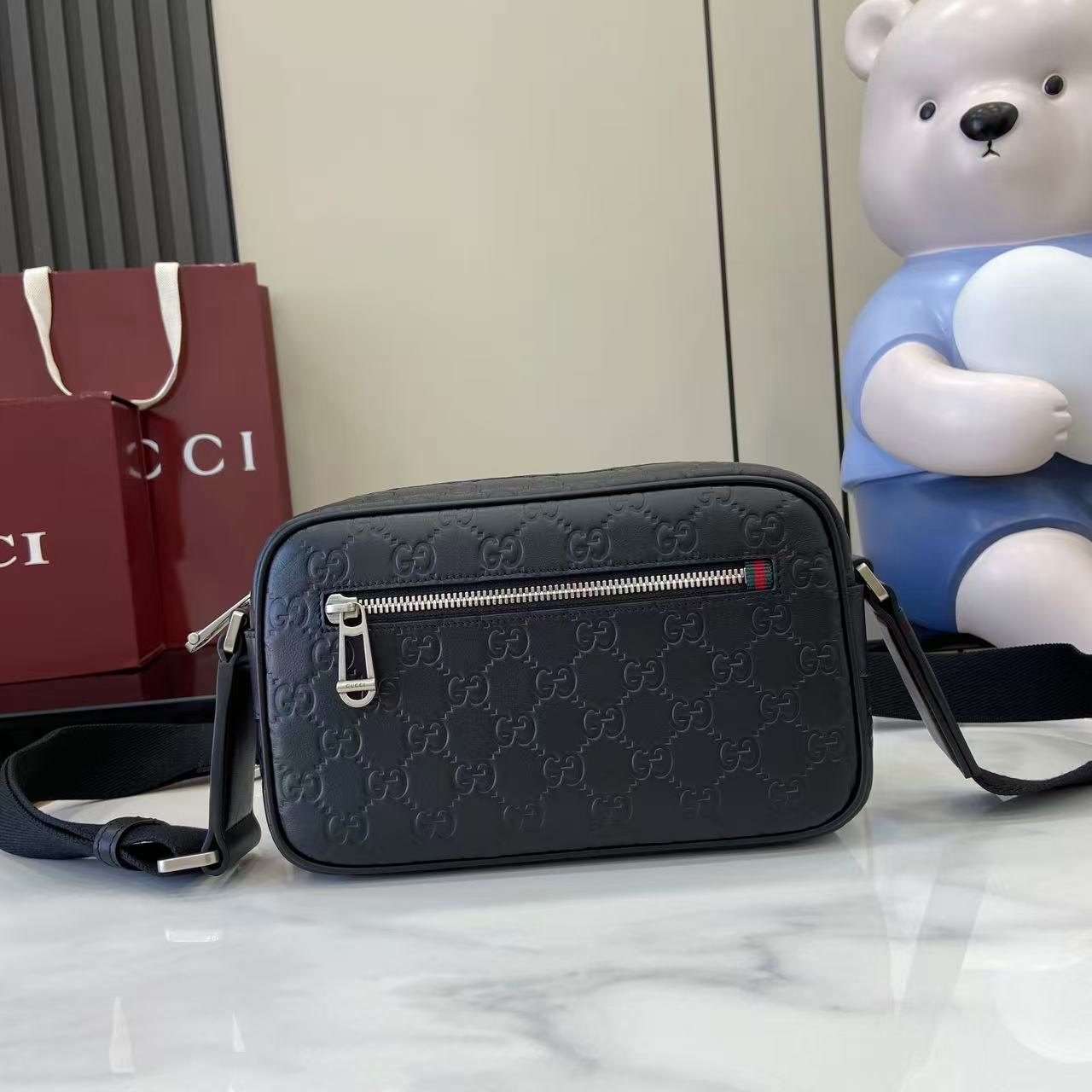 Gucci GG Emblem small crossbody bag 850242