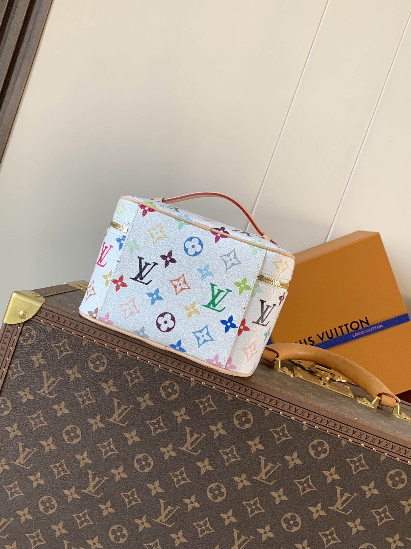 M28341 LV x TM Nice Mini  Beauty Case in White multicolored Canvas