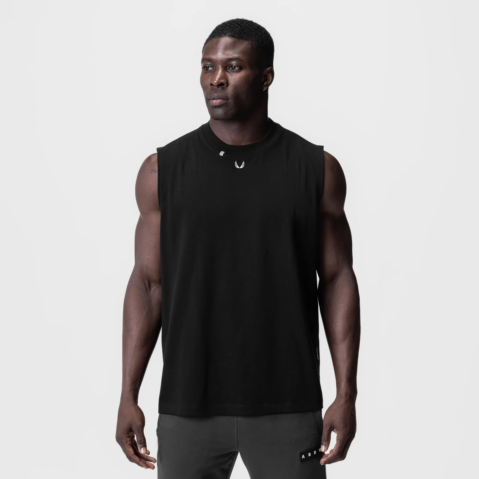 0807. Tech Essential Relaxed Cutoff - Black/White 