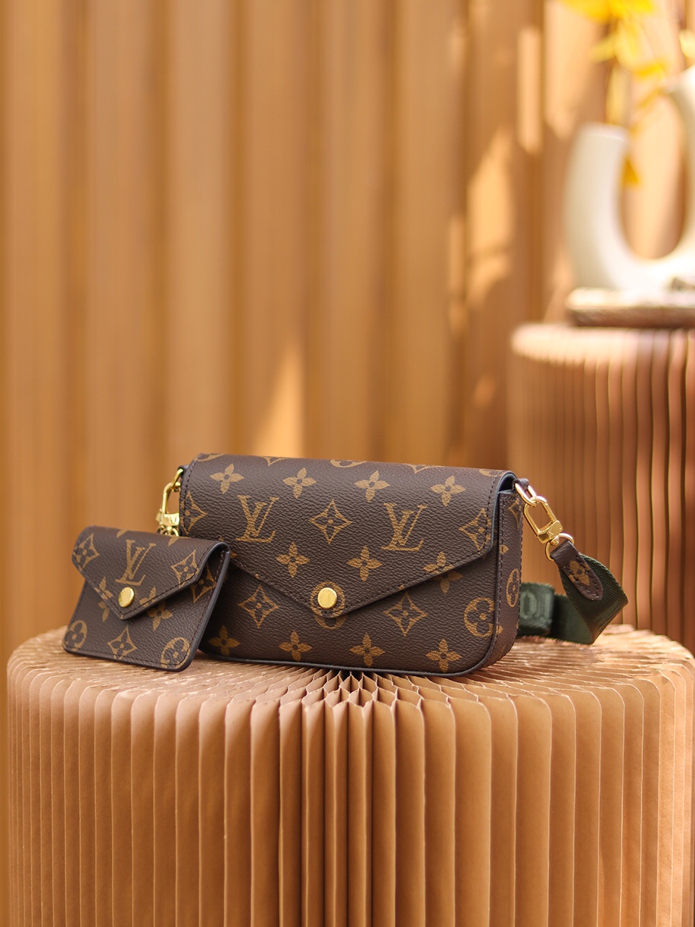Louis Vuitton LV Multi Pochette Felicie Strap Go M80091
