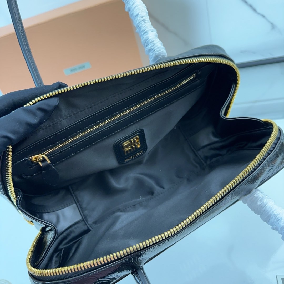 Miumiu Beau Naplak patent leather bag