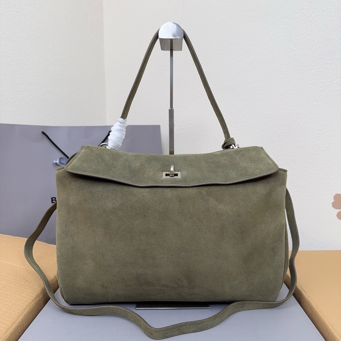 𝐁alenciaga Women's Rodeo Handbag Medium Bag in Khaki