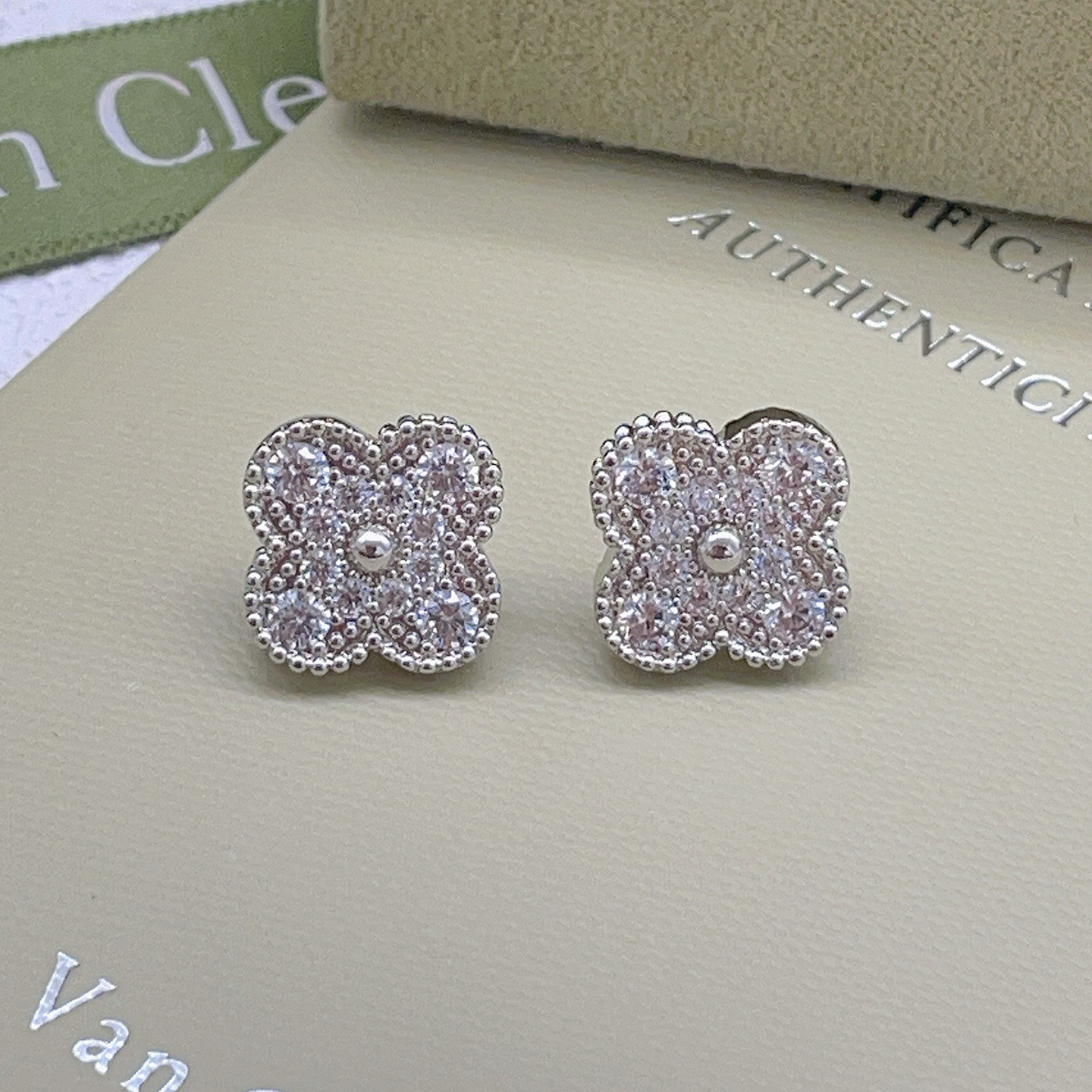 Van Cleef Fashion Medium Earrings 1.5cm
