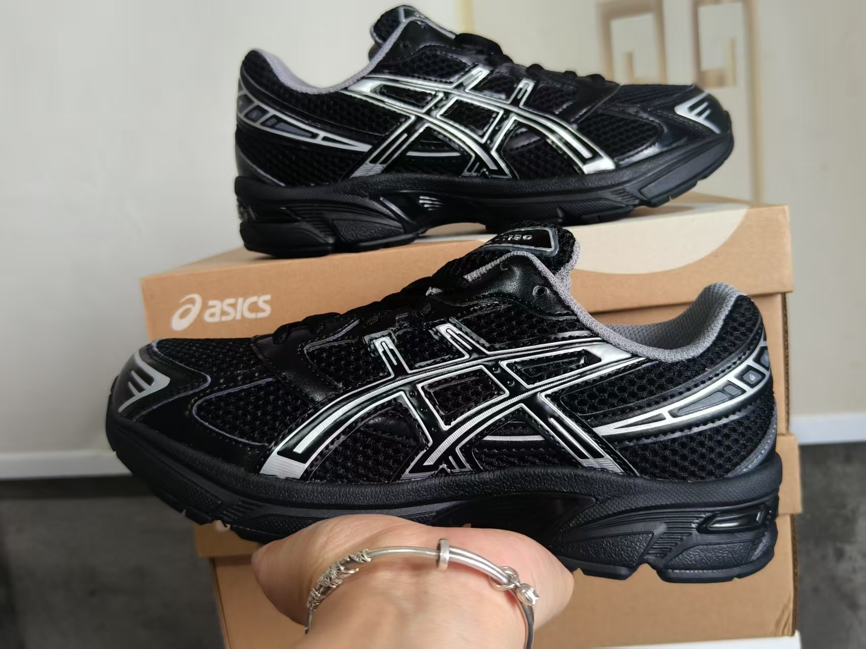 ASICS 1130 US Men's Sizes6 to 11 in half sizes  Silvery Black White Shoes tianlong