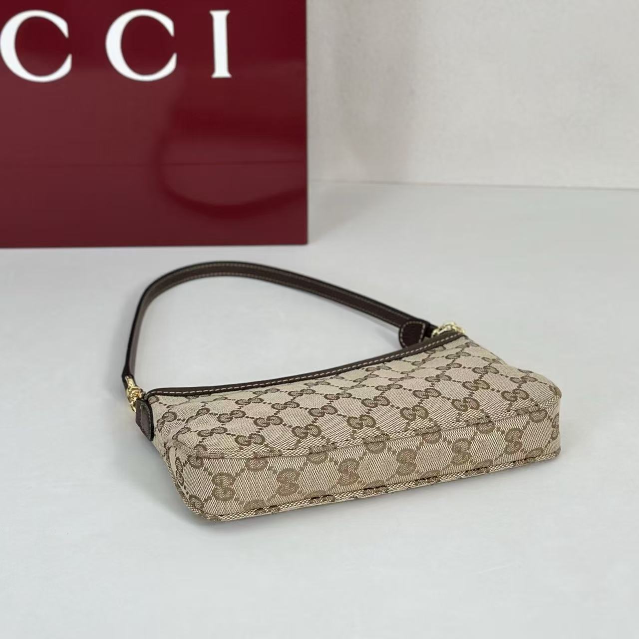 GUCCI gold chain single-shoulder bag