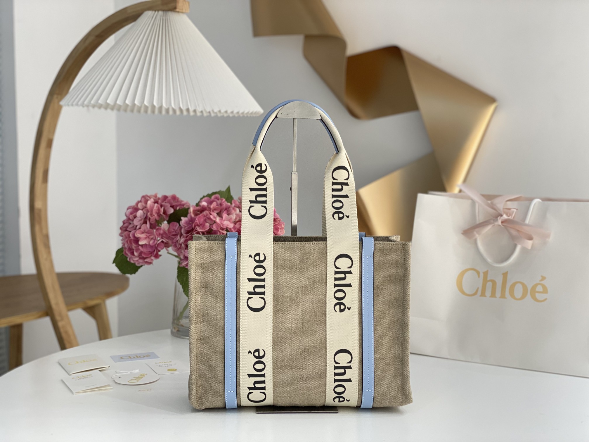 Chloe Medium Woody Tote Bag in Linen