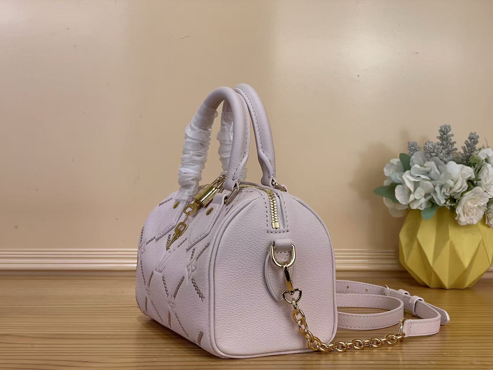 Louis Vuitton LV new pink embroidered Speedy Bandouli è re 20 handbag