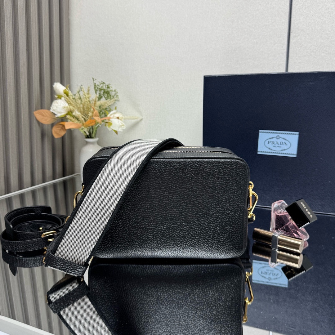 Prada Small leather shoulder bag-Black 1BH082