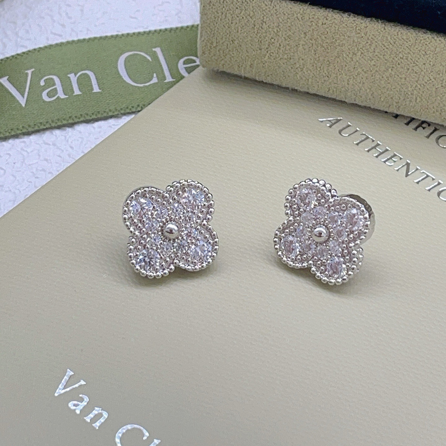 Van Cleef Fashion Medium Earrings 1.5cm