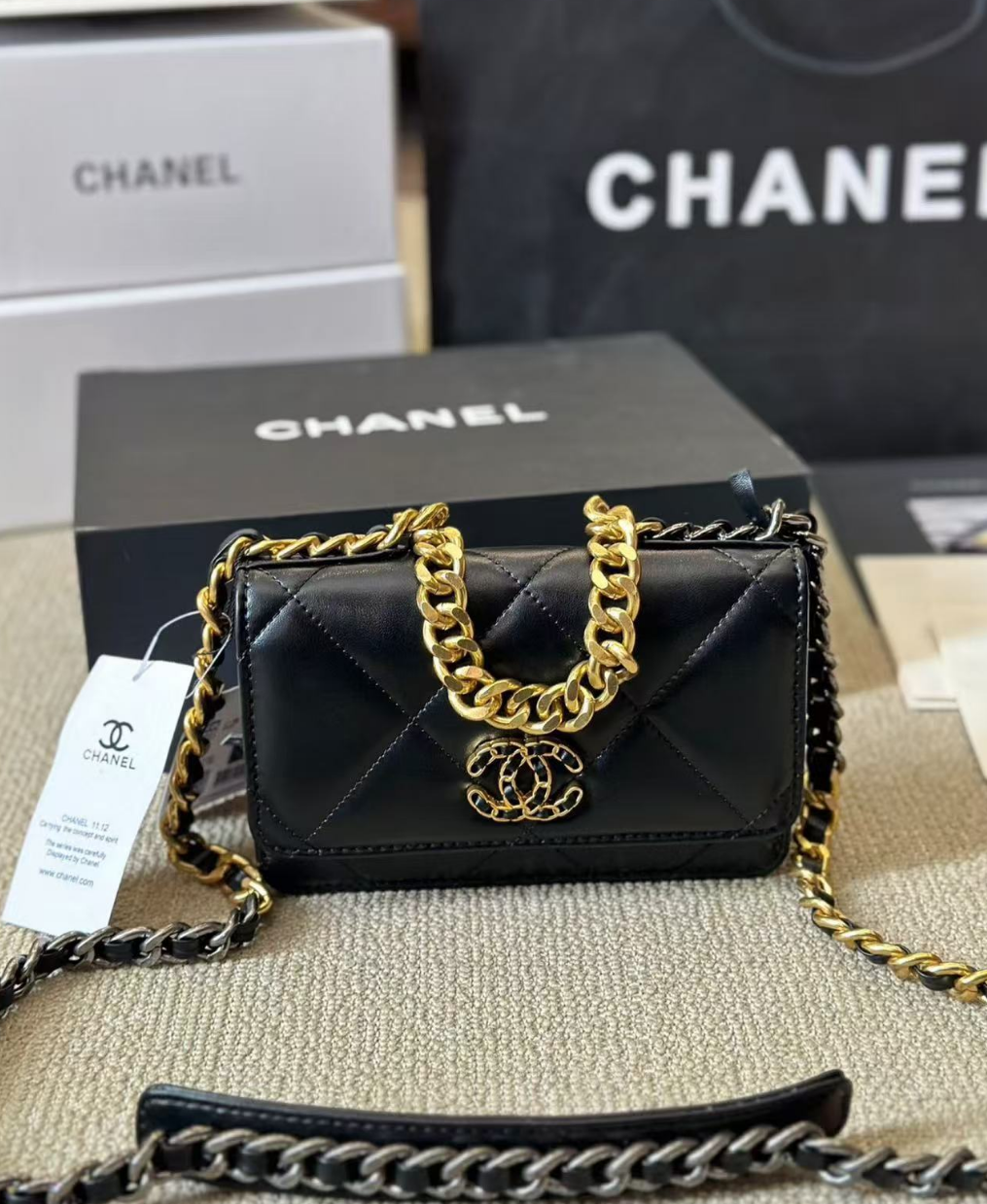 Chanel 19 bag woc chain bag
