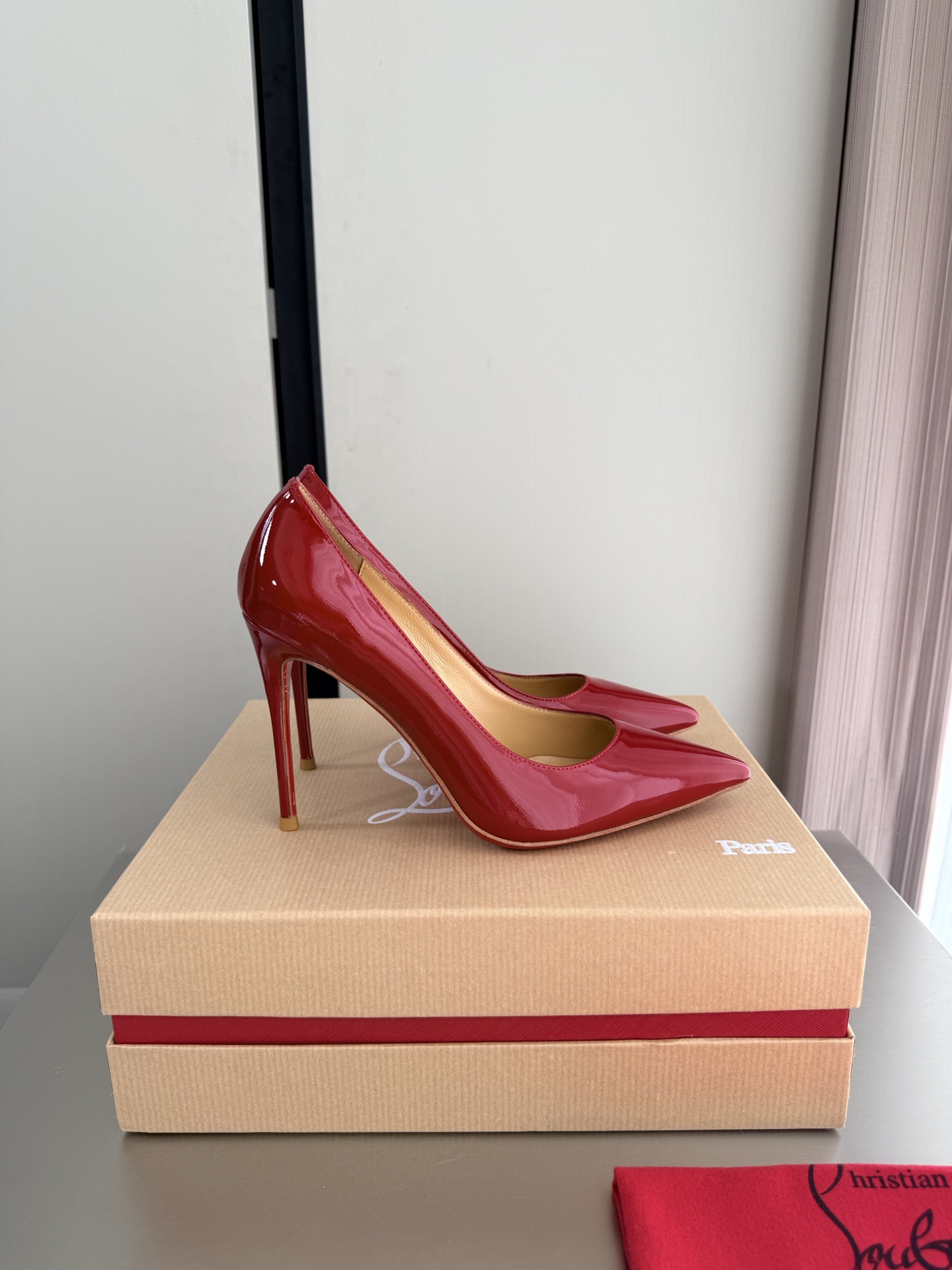 Christian Louboutin shiny leather Pump