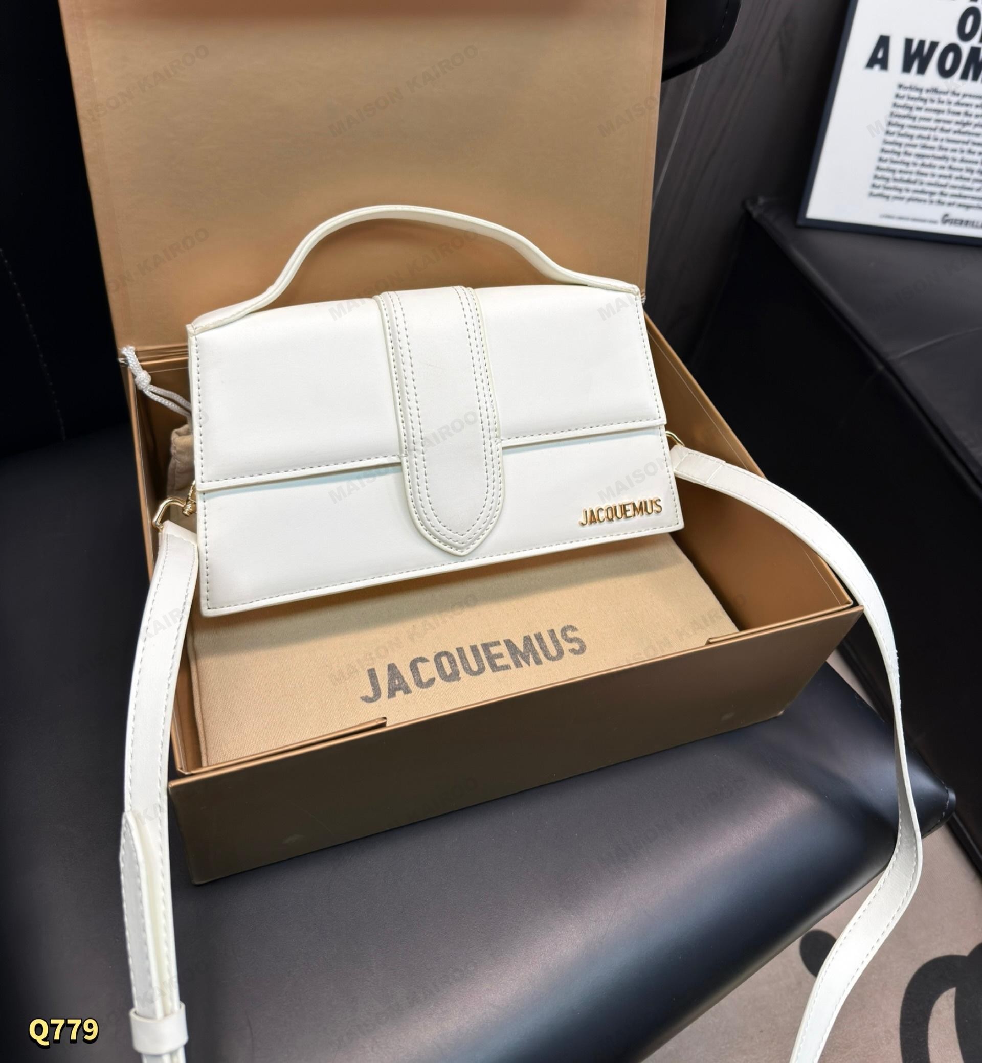Jacquemus The large Bambino Smooth Leather Tab Flap Magnet Closure Handle Shoulder Bags - KAIROO
