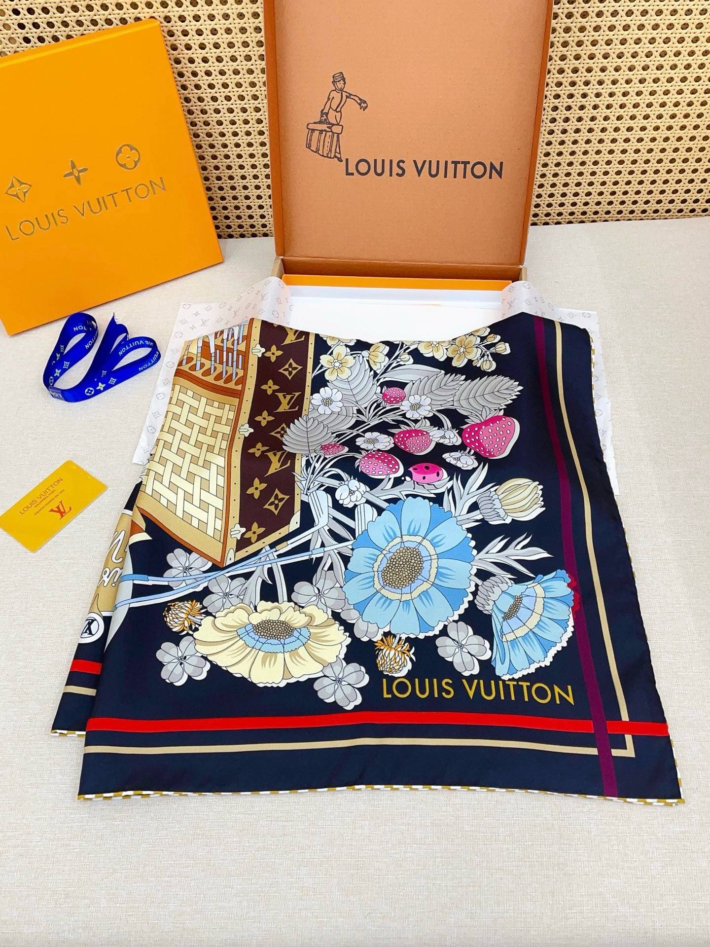 Louis Vuitton LV Silk Square 90cm
