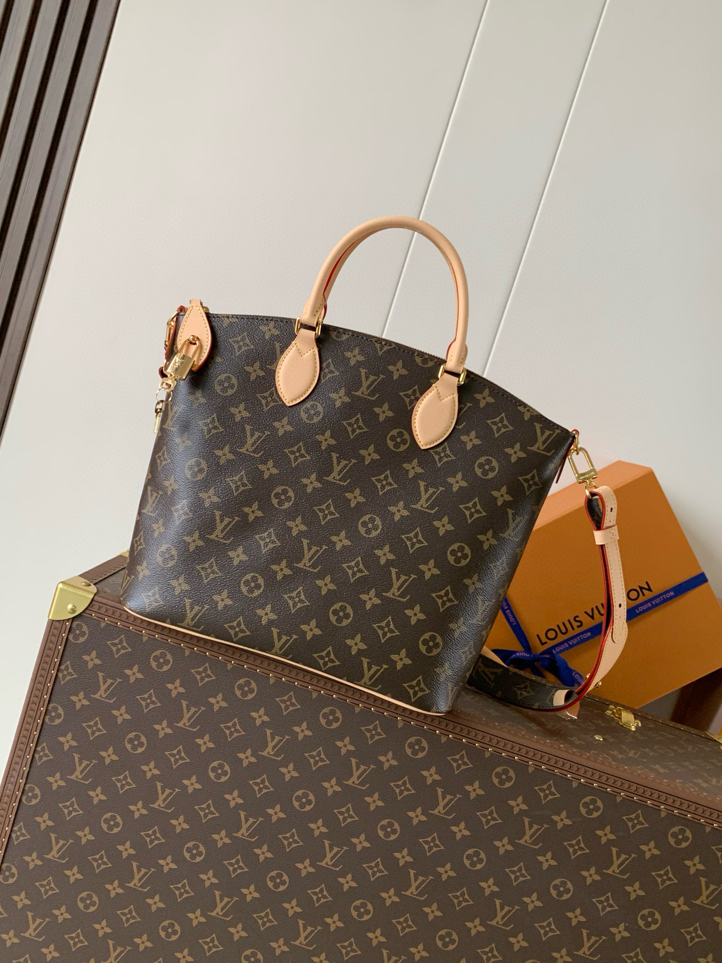 M26494 LV Neo Lockit MM Bag in Monogram Canva