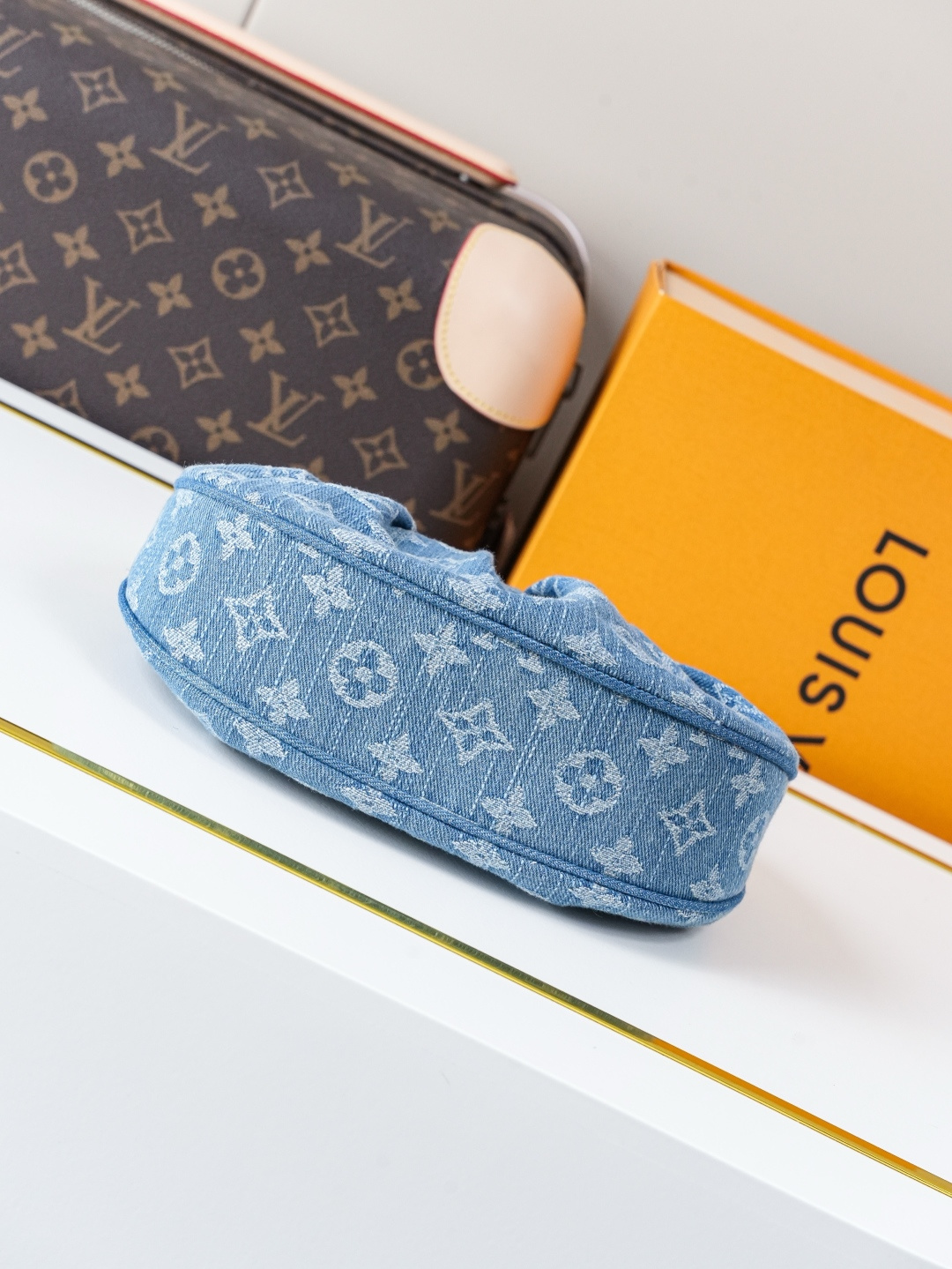 Louis Vuitton Pochette Valley handbag