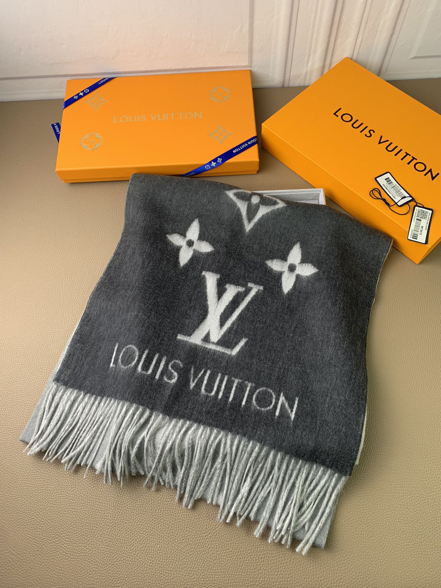 Louis Vuitton LV Reykjavik Gradient Monogram Scarf