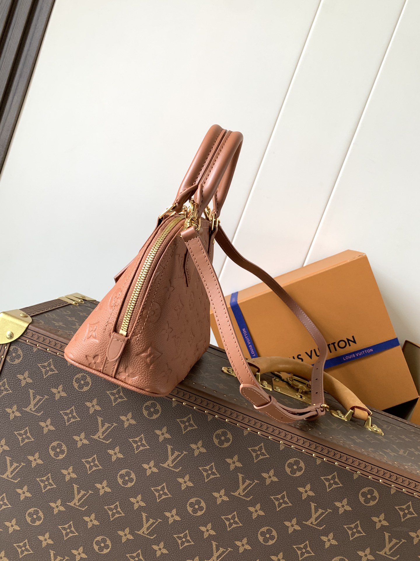 M28661 LV AlmaBB in Tan Monogram Empreinte leather