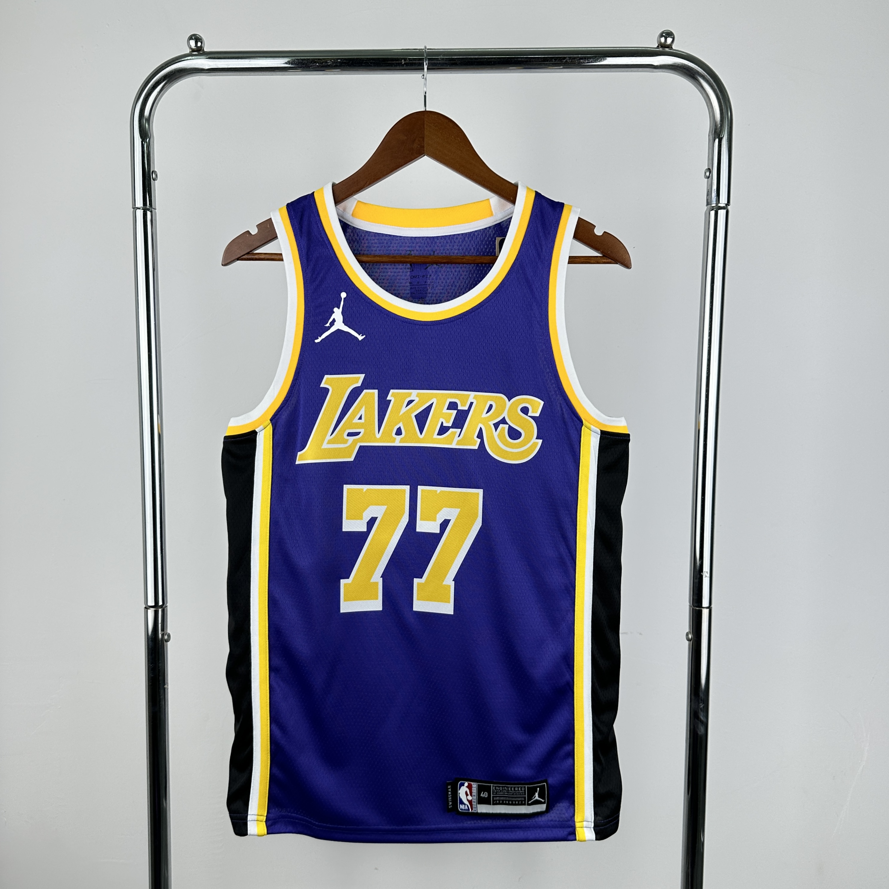 Lakers Flyer Edition No.77 Dončić