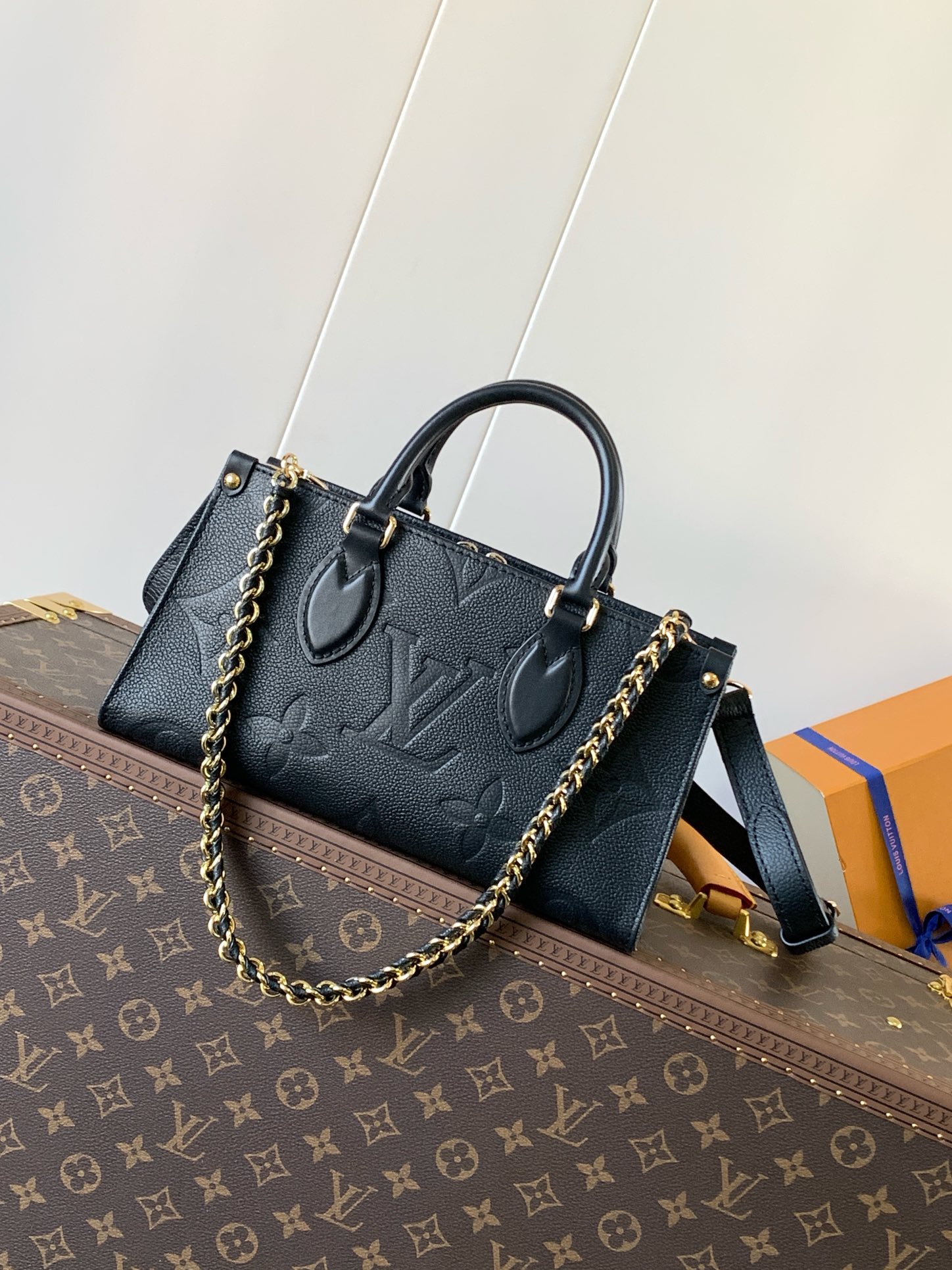 M23640 OnTheGo East West Bag in Black Monogram Empreinte leather