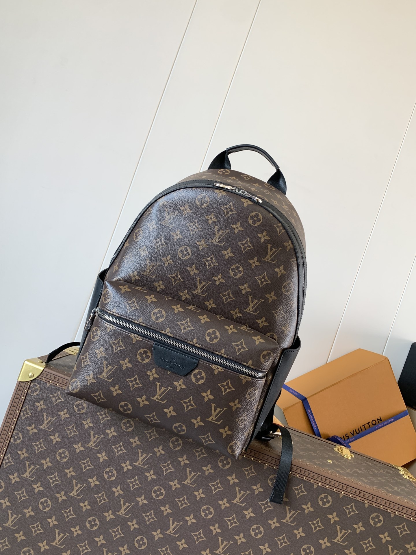 LV Men's Collection Bag M46684Discovery Backpack PM