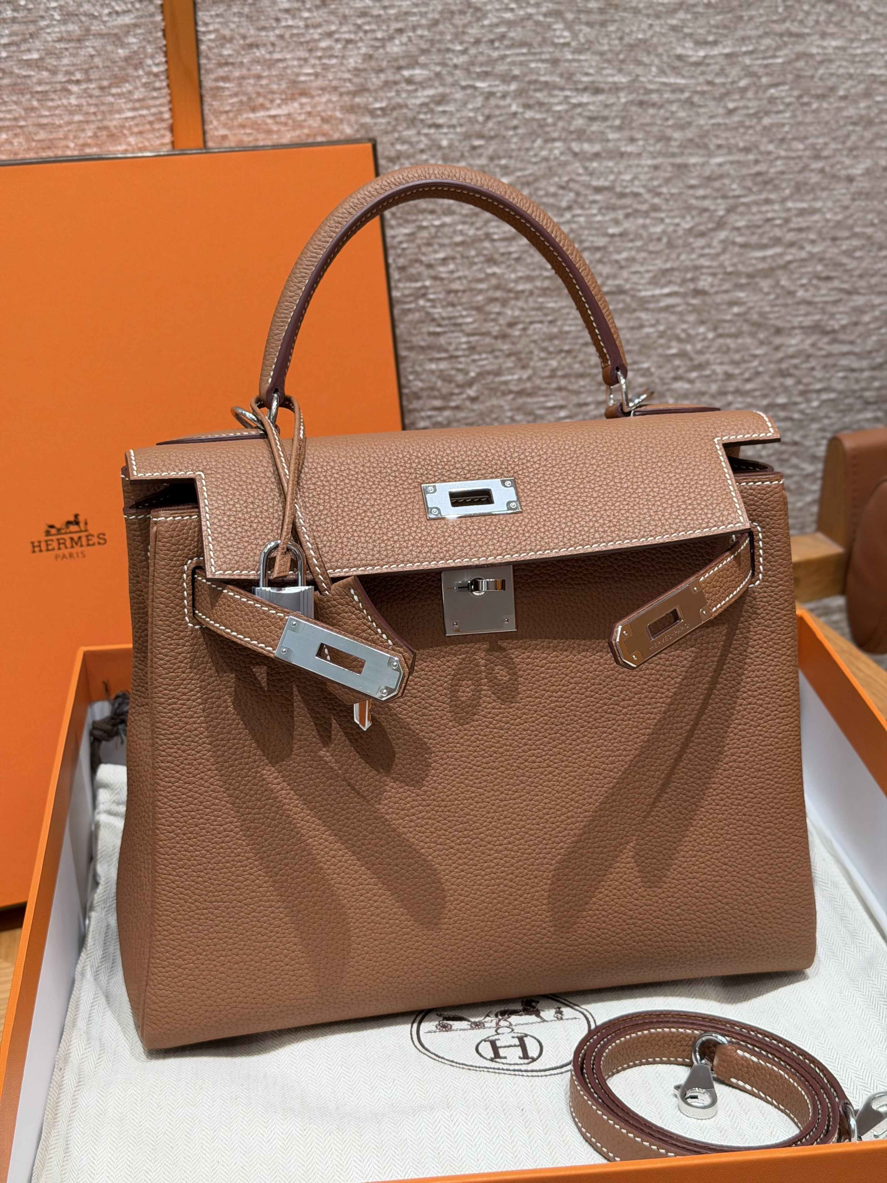 Hermes Gold Togo Kelly 28