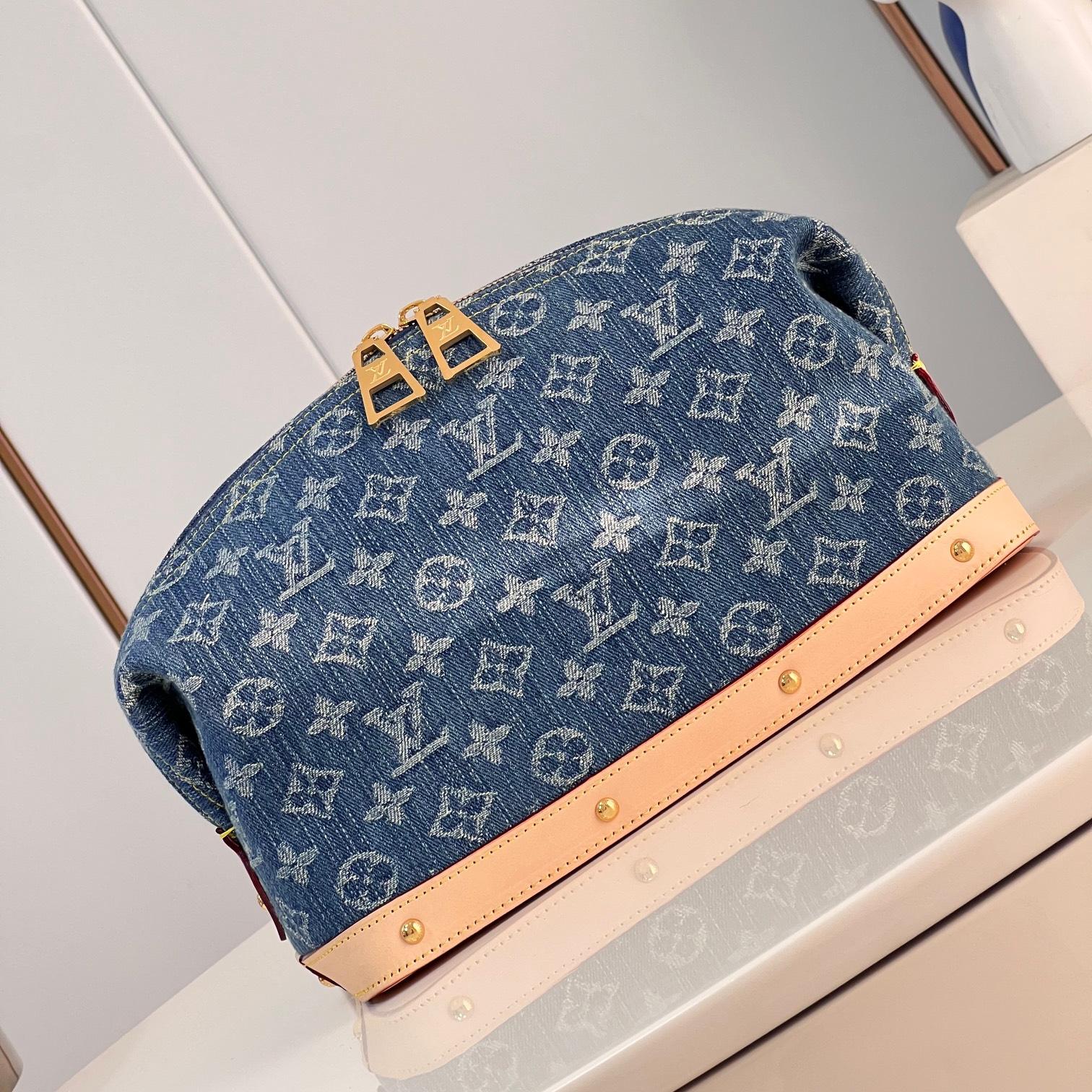 Louis Vuitton LV Pochette Cosmétique GM